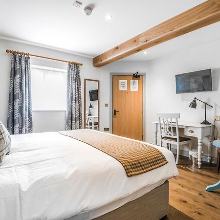 مبيت وإفطار ليمنجتون The Walhampton Arms الغرفة الصورة
