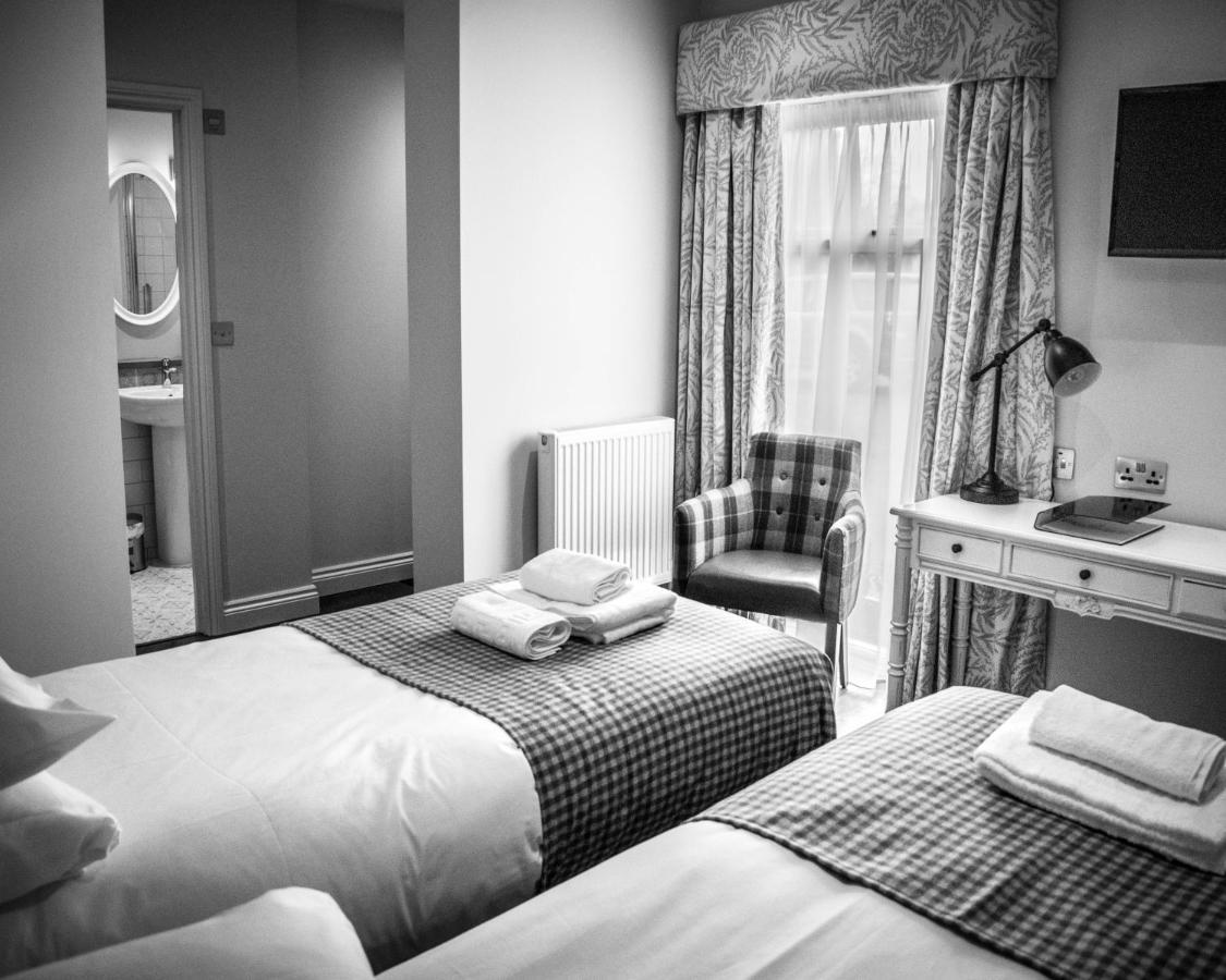 مبيت وإفطار ليمنجتون The Walhampton Arms المظهر الخارجي الصورة