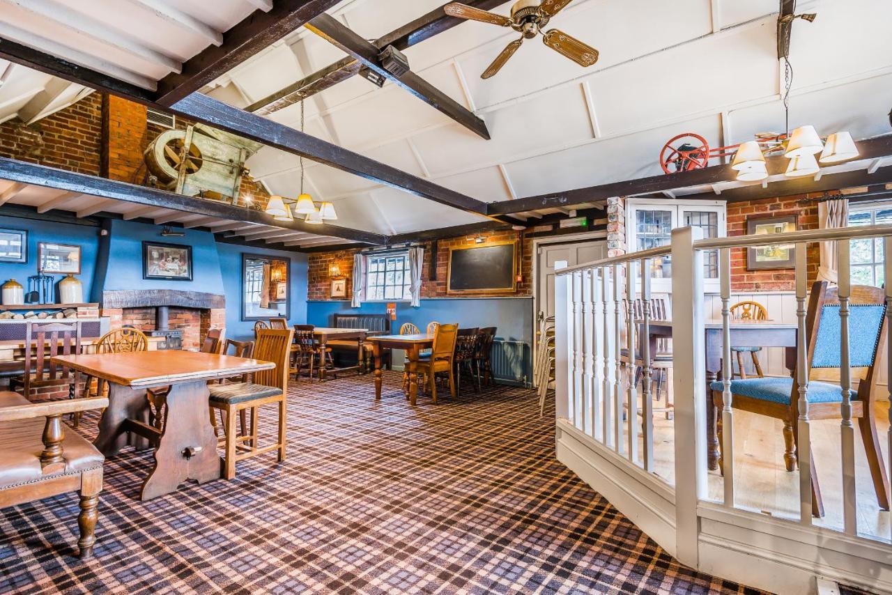 مبيت وإفطار ليمنجتون The Walhampton Arms المظهر الخارجي الصورة