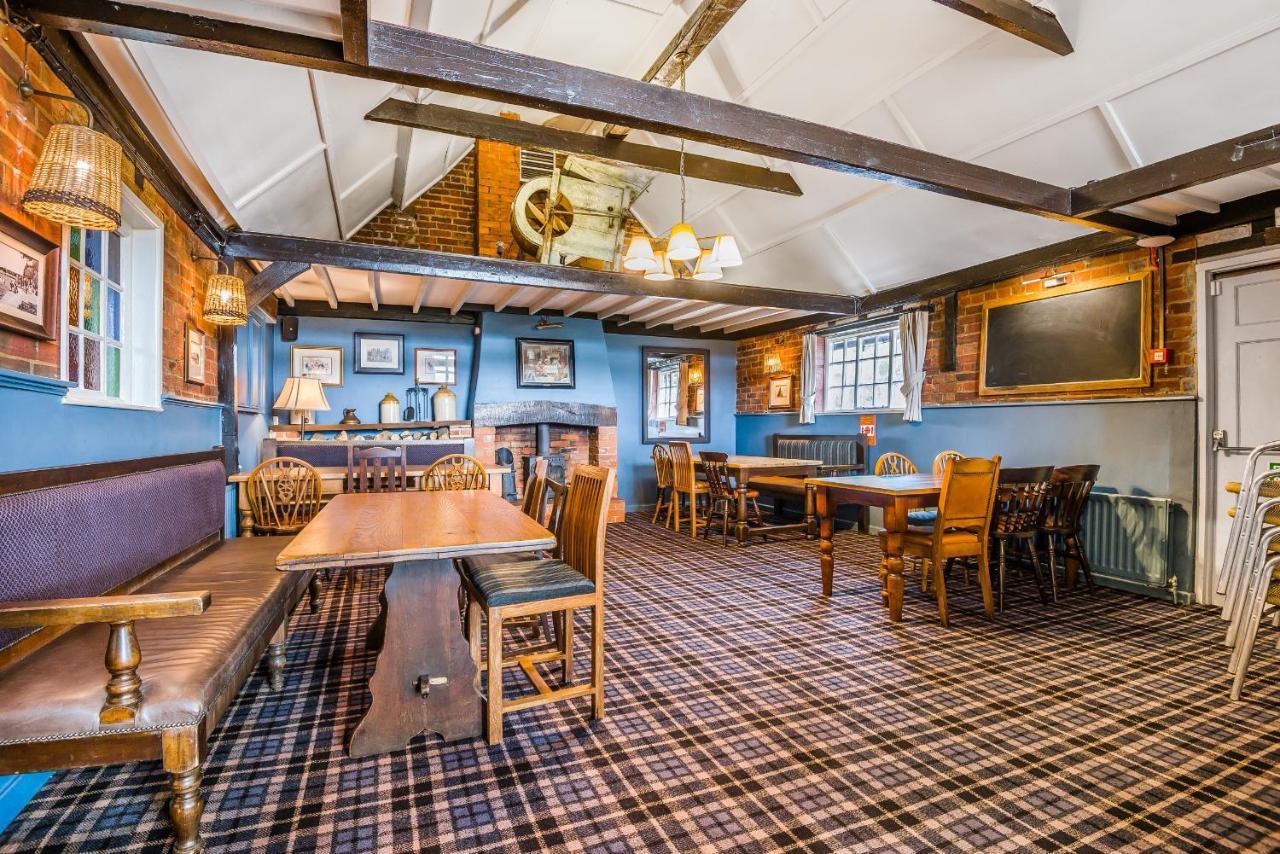 مبيت وإفطار ليمنجتون The Walhampton Arms المظهر الخارجي الصورة