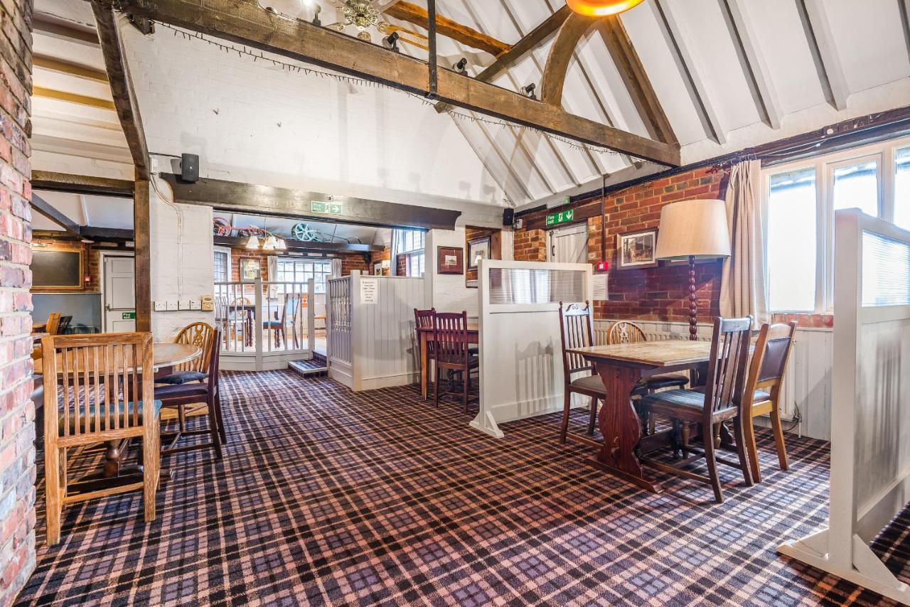 مبيت وإفطار ليمنجتون The Walhampton Arms المظهر الخارجي الصورة