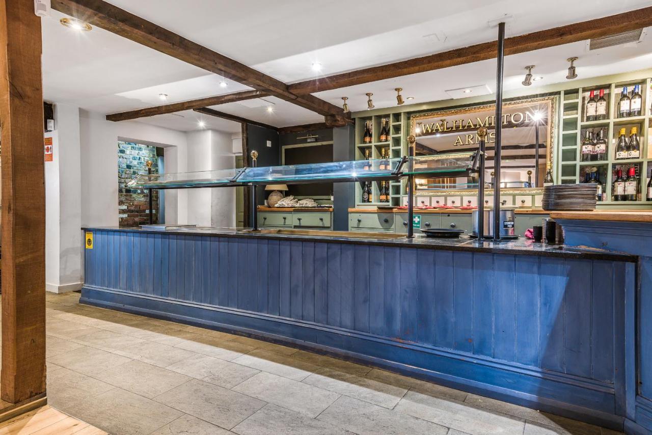 مبيت وإفطار ليمنجتون The Walhampton Arms المظهر الخارجي الصورة