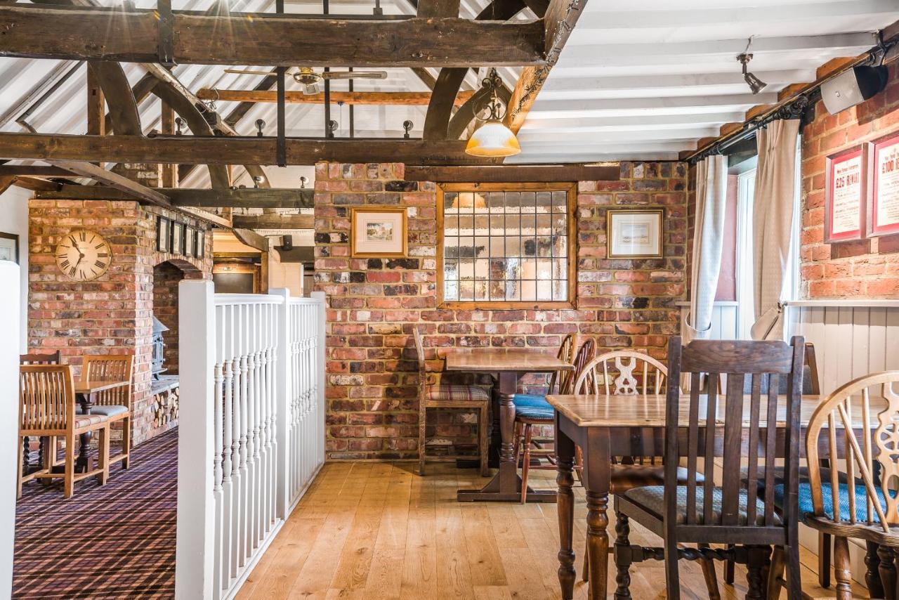 مبيت وإفطار ليمنجتون The Walhampton Arms المظهر الخارجي الصورة