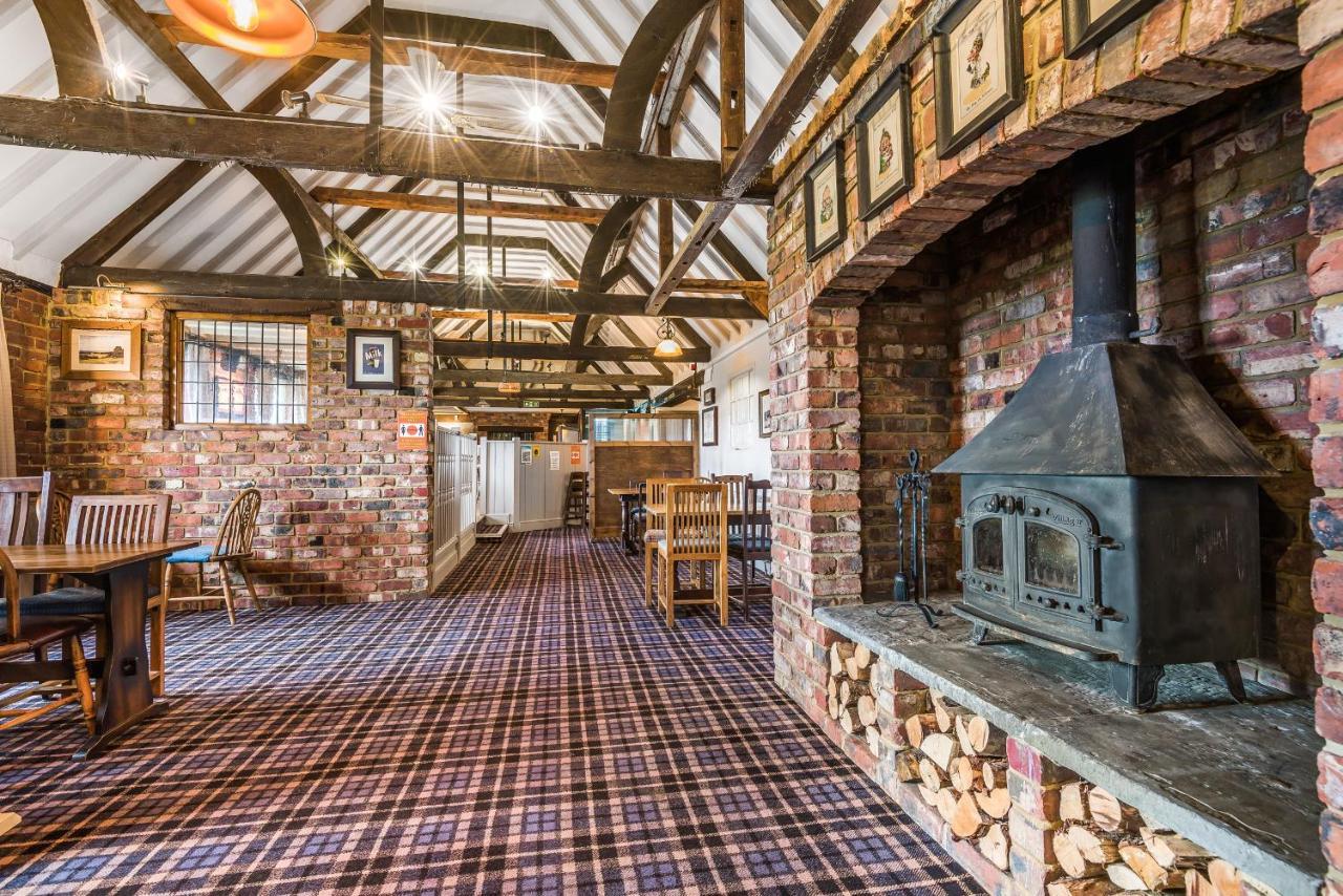 مبيت وإفطار ليمنجتون The Walhampton Arms المظهر الخارجي الصورة