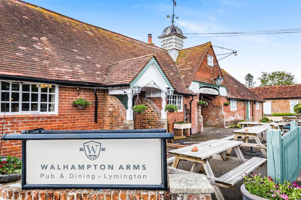 مبيت وإفطار ليمنجتون The Walhampton Arms المظهر الخارجي الصورة