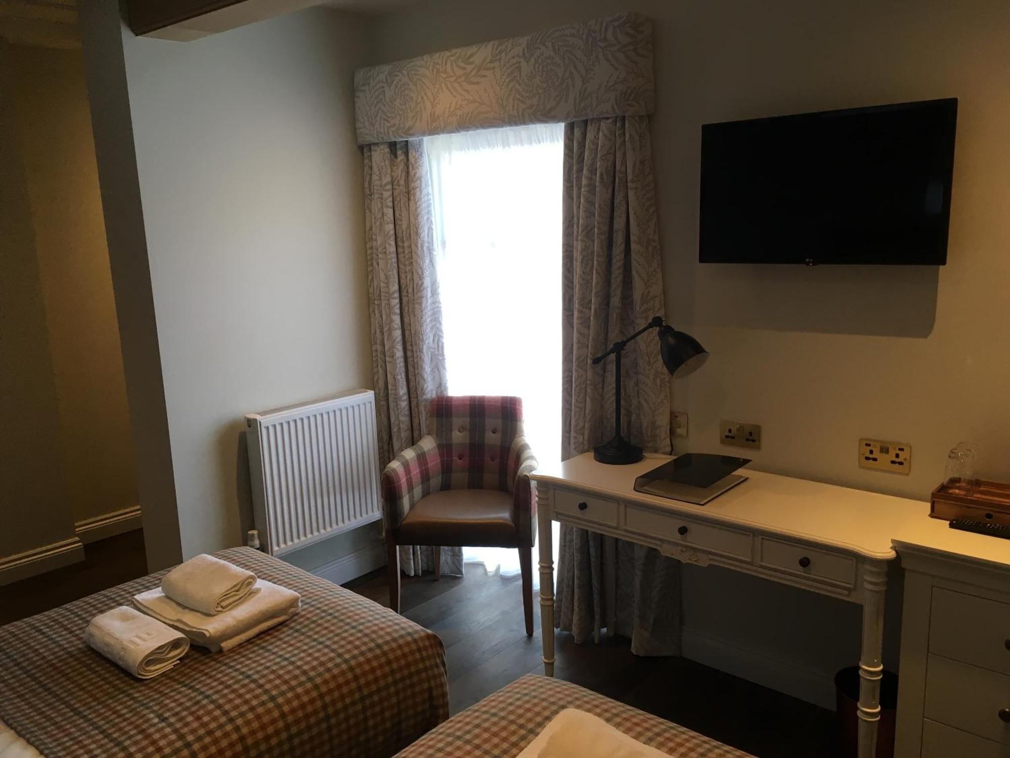 مبيت وإفطار ليمنجتون The Walhampton Arms الغرفة الصورة